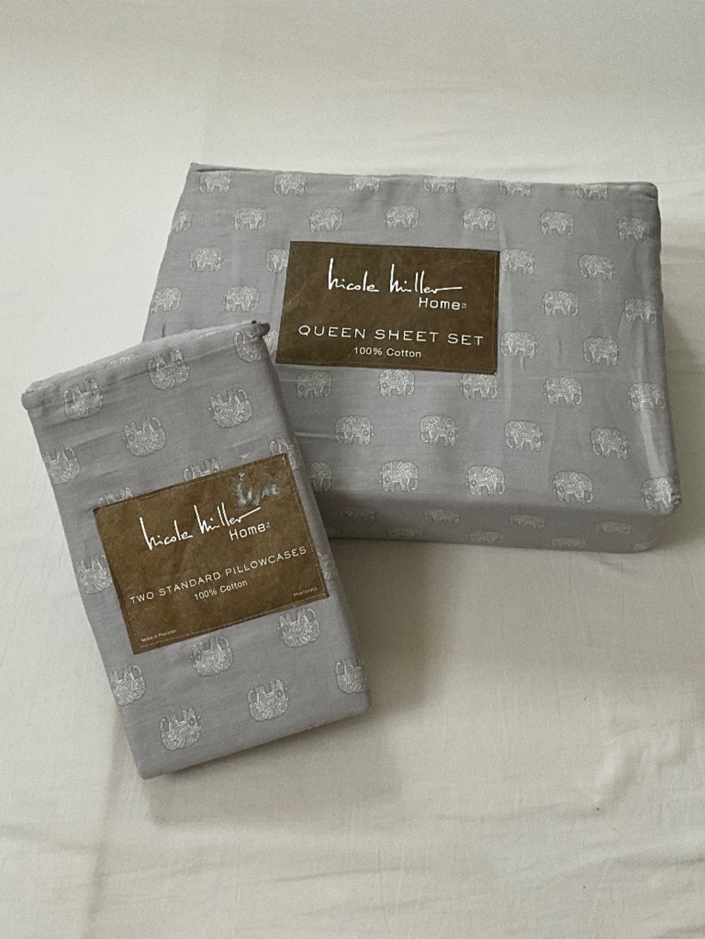 NWOT NICOLE MILLER Elephant Queen Sheet Set + 2 Extra Pillowcases
